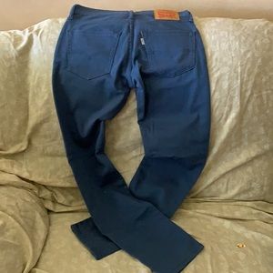 Men Levi’s straight leg jeans